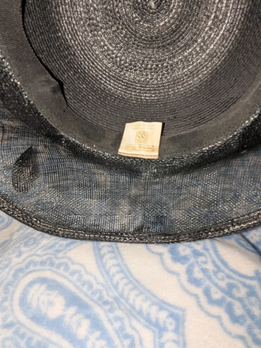 Elegant Women's Black Wide-Brim Hat with Grey Animal Print Matching Scarf